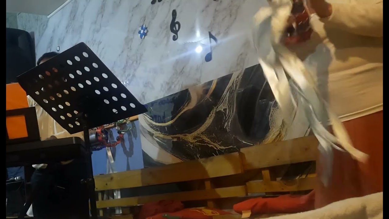 Todo lo que  él hace maravilloso es alabanza al Rey de Reyes 