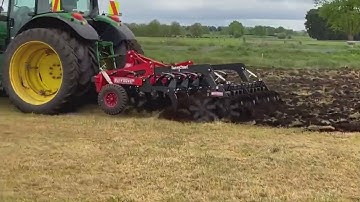 FarmChief NSL Ripper with Double Wavy Discs working up grassland in the North Island