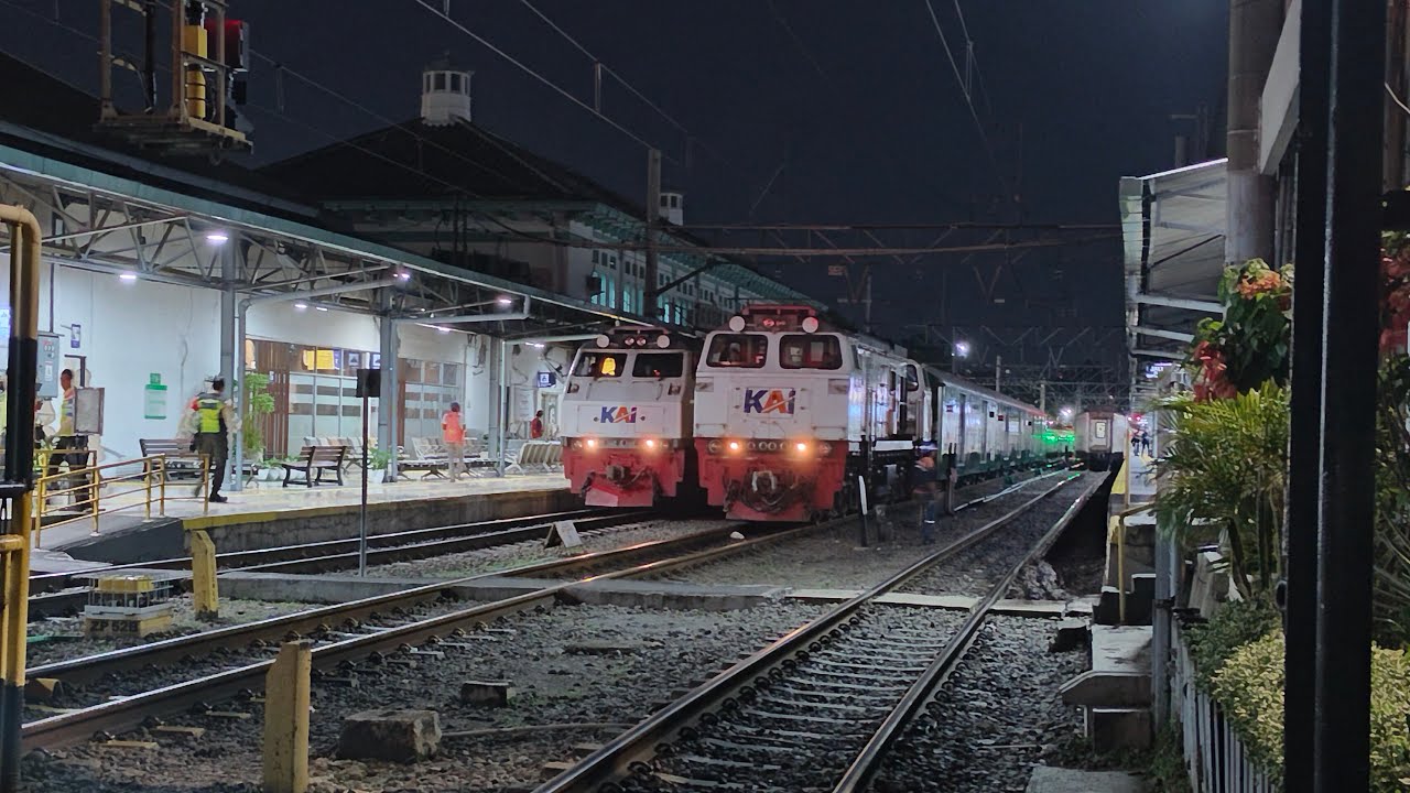 PANTAUAN ARUS MUDIK STASIUN SENEN