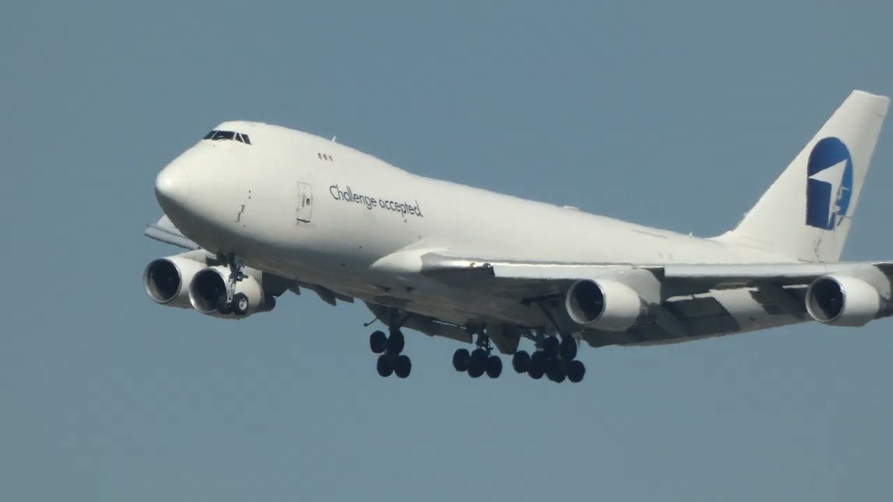 Plane Spotting (Near JFK Airport) - Challenge Airlines