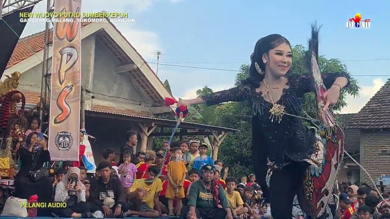 RINVI ANANDA SINDEN MULTI TALENTA, CANTIK BERSUARA MERDU DAN PINTER NJARAN