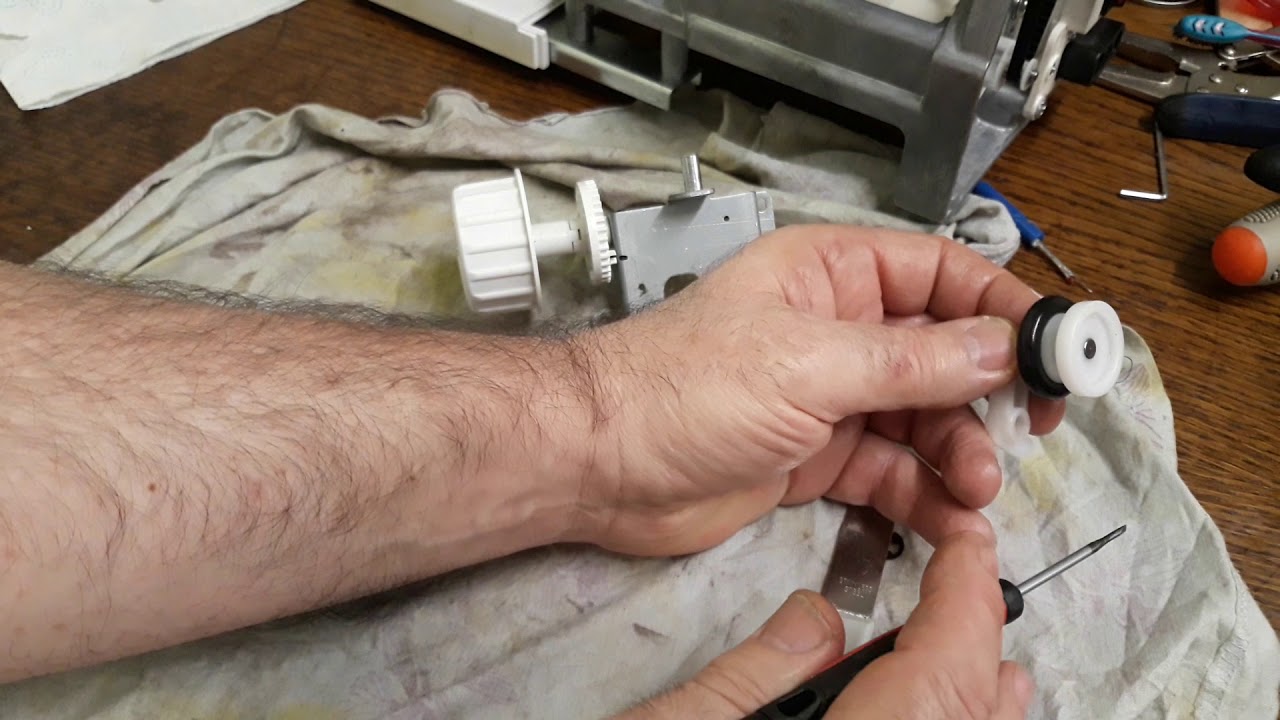 إصلاح وضبط جهاز لف البكرة - كورس تعليمي لصياهة وإصلاح ماكينة سينجر - Singer Modell 8280