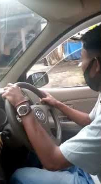 Story WA mengemudi mobil bareng keluarga