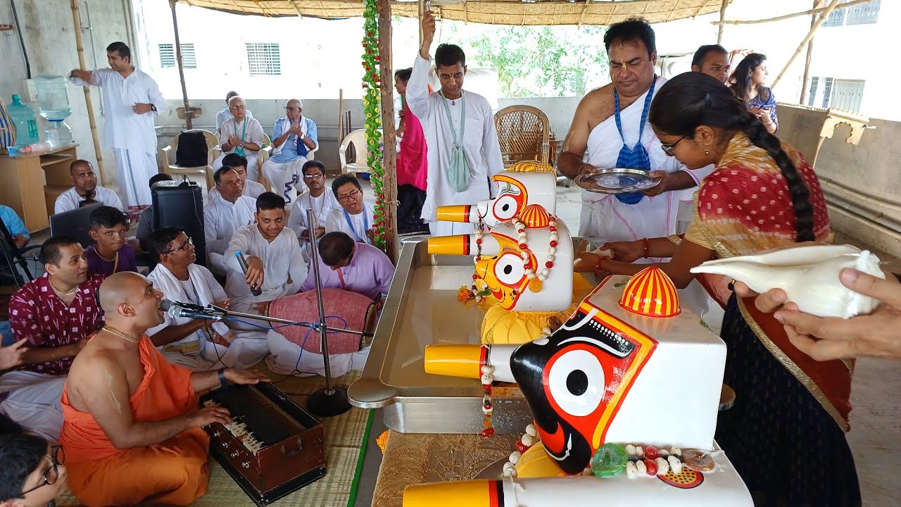 Ecstatic Snan Yatra Sankirtan Led by HG Sanatana Dharma Prabhu at Bhakti Yoga Club, Kharadi