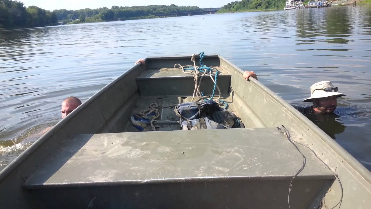 38 Foot House Boat Sinking, Quincy IL Parks and Quincy Marinas YouTube