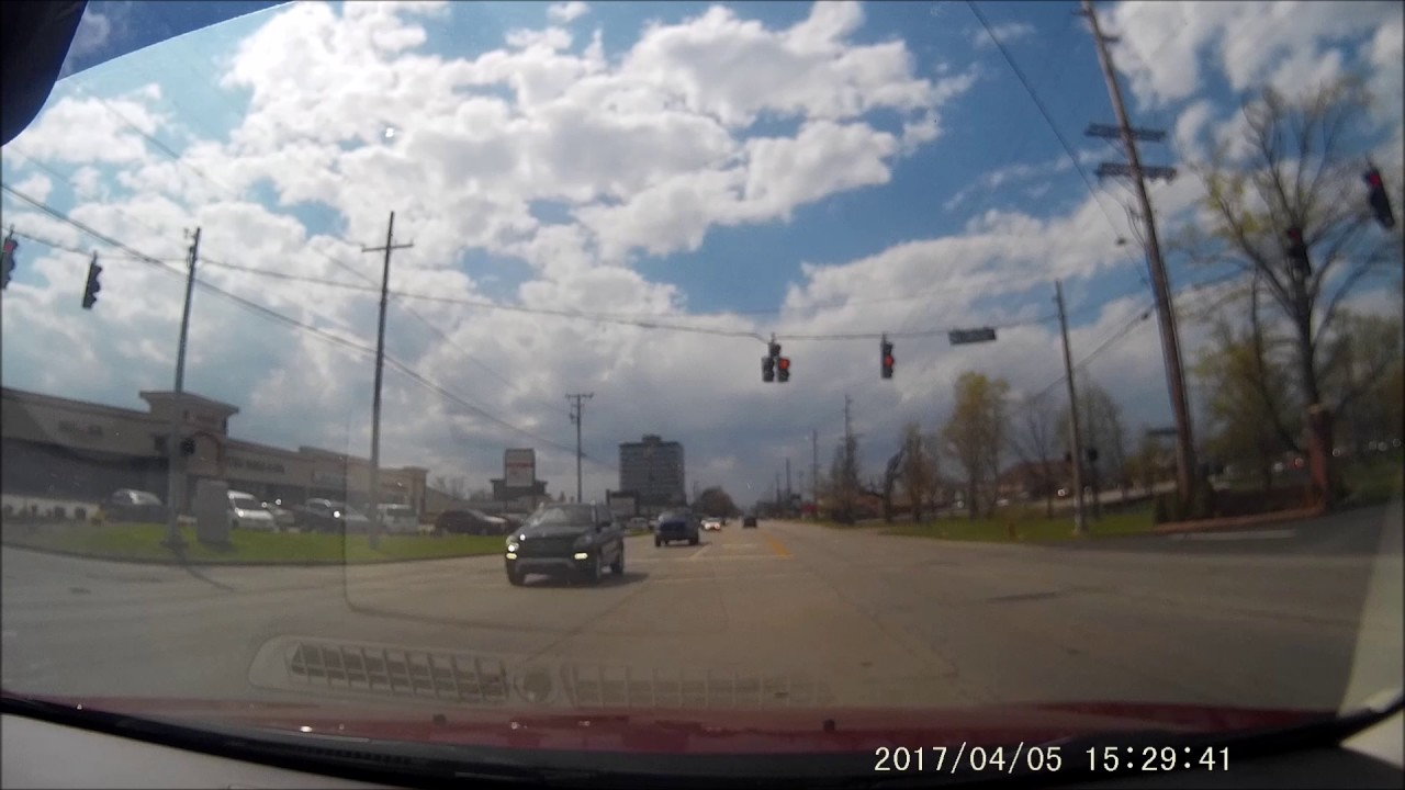 Pickup blatantly runs red light - YouTube