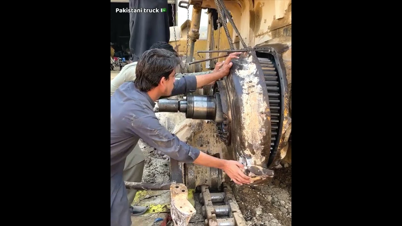 एक्सकेवेटर के फ्रंट व्हील Amazing work of Grader Wheel Moving Gearएक्सकेवेटर के फ्रंट व्हील 