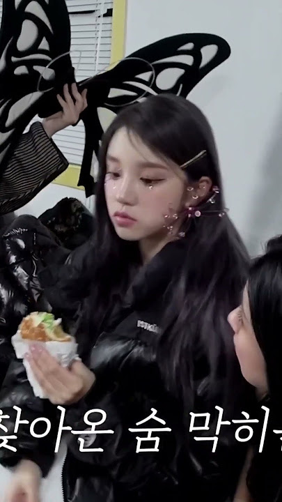 Yuqi cursing with her eyes 🤭 #gidle #yuqi #miyeon