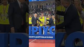 Kaptan Eda Erdem, Kupa Kaldırma Görevini Bu Kez Helin Kayıkçıya Verdi.