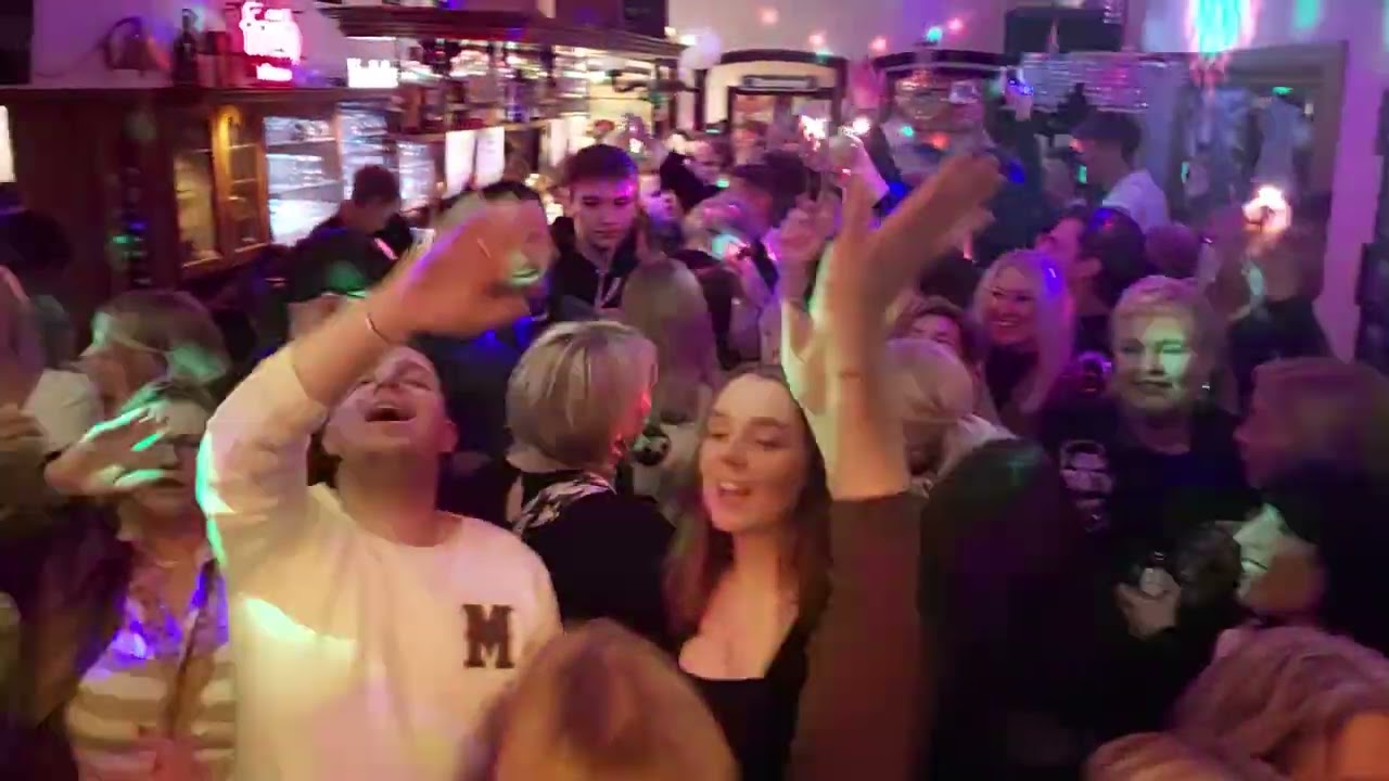 Livemomente: Publikum & Marty Kessler One Man Live Music Show.