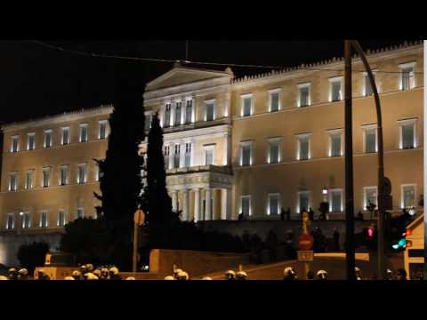 ΕΔΩ ΣΥΝΤΑΓΜΑ: ΑΓΑΝΑΚΤΙΣΜΕΝΟΙ