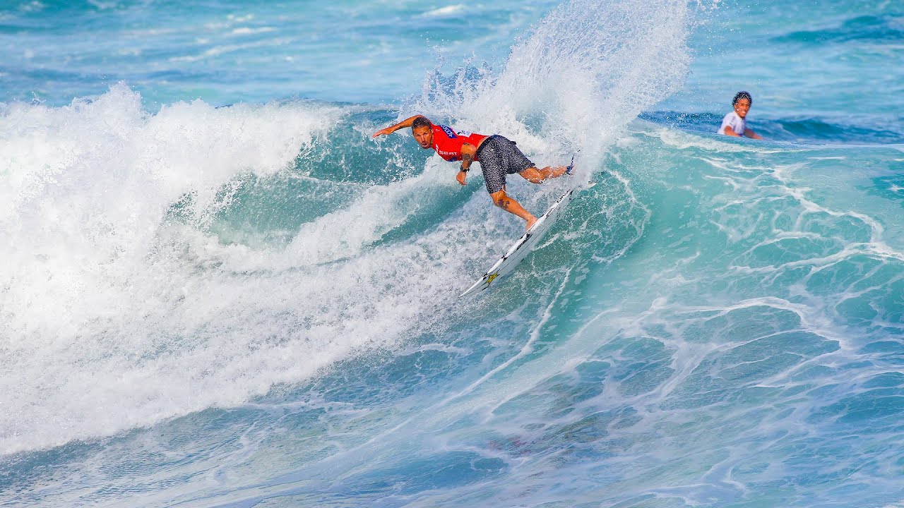 surfers security Mitch Crews Weightless Drop for 8.17 at Azores Airlines Pro