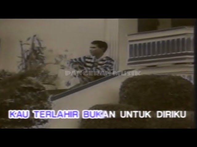 Obbie Messakh - Ada Dia Diantara Kita (1992) (Original Music Video) class=