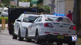 Miami police investigate double stabbing