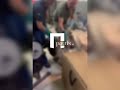 Neobična scena na aerodromu: Lešinar "zauzeo" krilo aviona (VIDEO)
