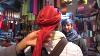 How to tie a men's headscarf... Fes, Morocco screenshot 5