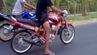 Drag-bike-liar-ninja-vs-scorpio-300cc