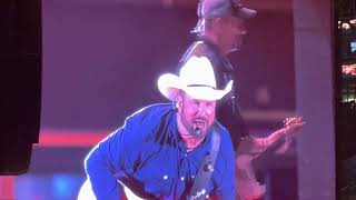 Garth Brooks - Standing Outside the Fire (Gillette Stadium, 5/21/22) Resimi