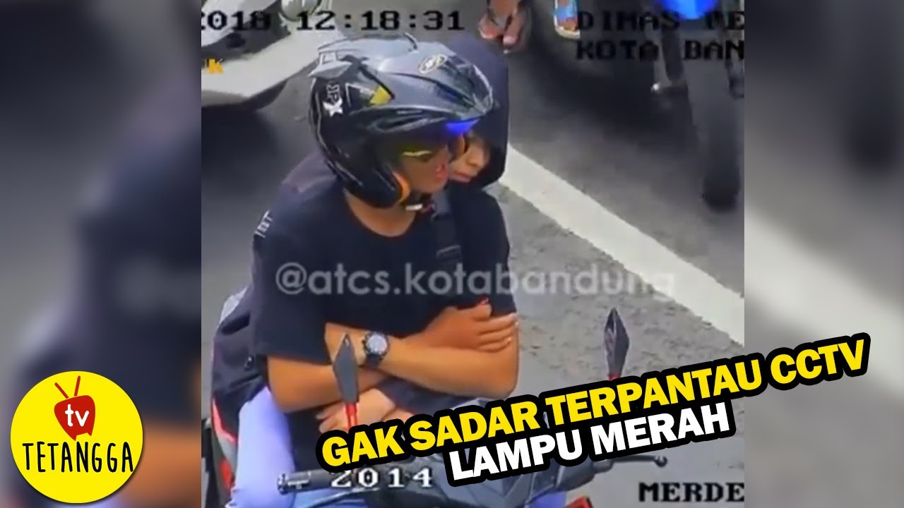 CCTV Lucu Lampu Merah,  Petugas ATCS Tegur Pengendara Lagi Boncengin Gebetanya