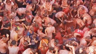 Food Fight! 20,000 People Toss Tomatoes at Spain's La Tomatina