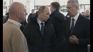 Путин и Собянин посетили пункт техосмотра в Москве(, 2012-01-17T12:40:40.000Z)