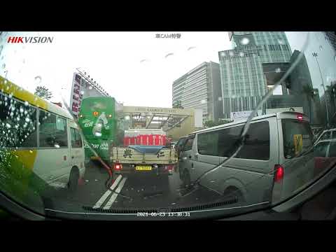 車CAM直擊 - 黃雨下的紅隧口 大家就忍讓少少啦 呢啲司機真係自己申請