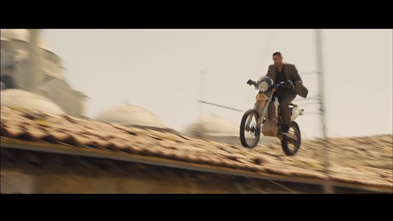 画像: Skyfall - Opening Scene: Motorbike Chase (1080p) youtu.be