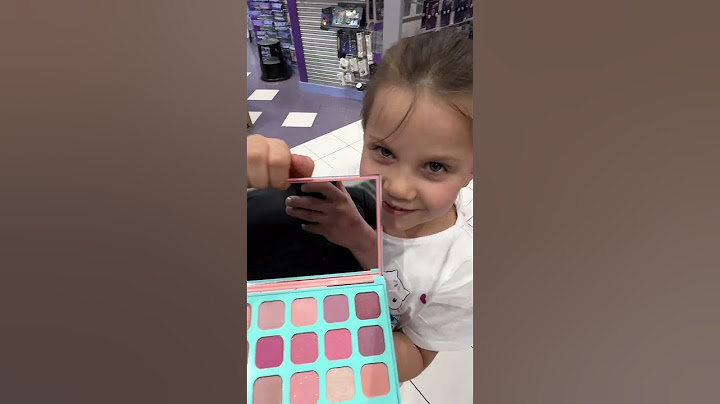 6-year-old makeup queen in action!6-letnia królowa makijażu w akcji!