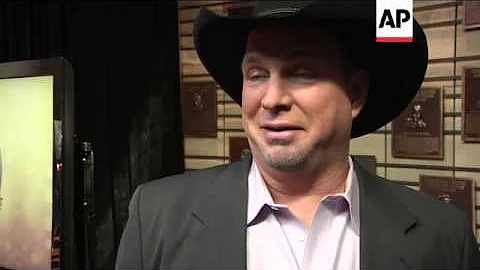 Garth Brooks, Connie Smith and Hargus "Pig" Robbins join the Country Music Hall of Fame
