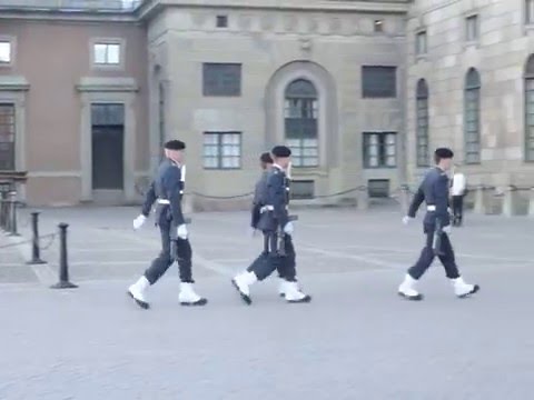 Видео: Смяна на караула в Стокхолм, Швеция