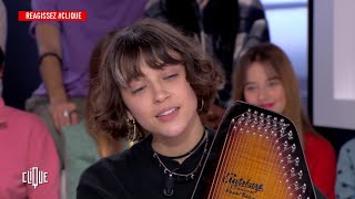 Video thumbnail of "Pomme en live dans Clique avec "les oiseaux" - CANAL+"