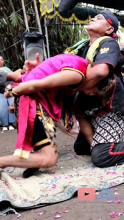 Kesurupan ganas menolak ditarik #jathilan #jaranan #kesurupan