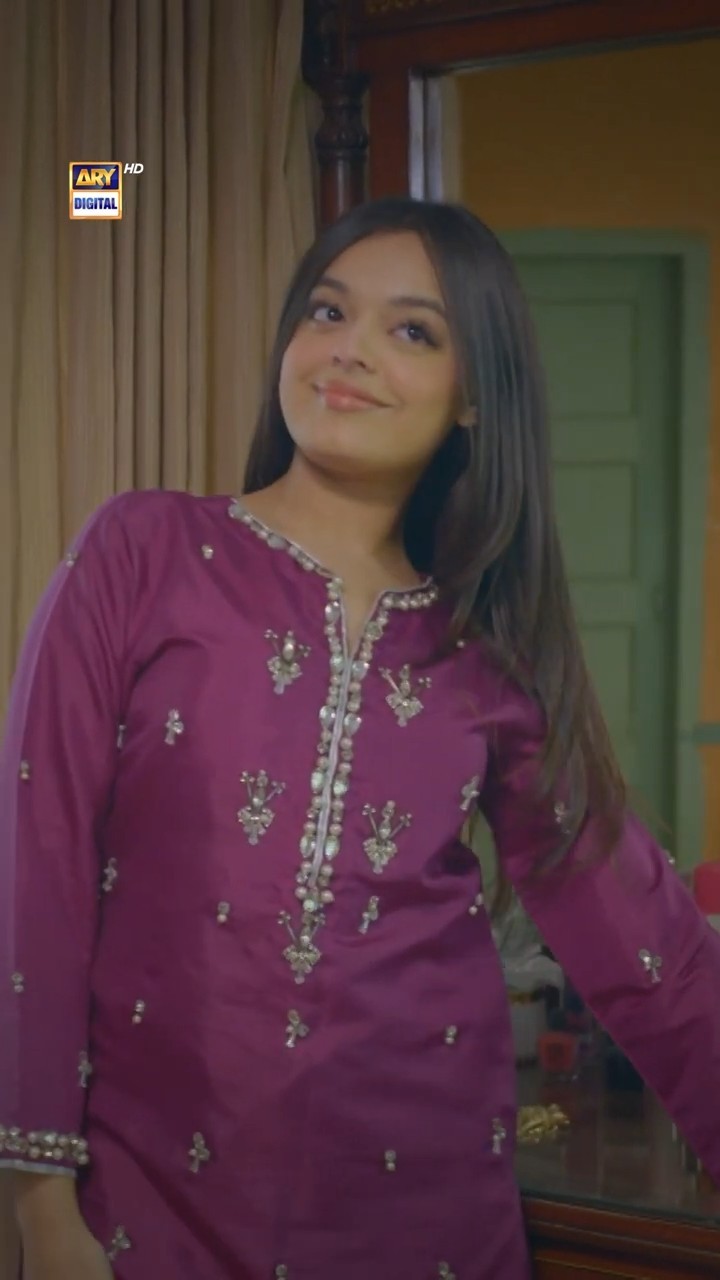 Kaisi lag rahi hon? ? #bharam #shorts