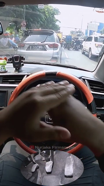 Patokan jarak aman body depan mobil ketika macet #tutorialmobilmanual #nurjakafirmansyah #shorts