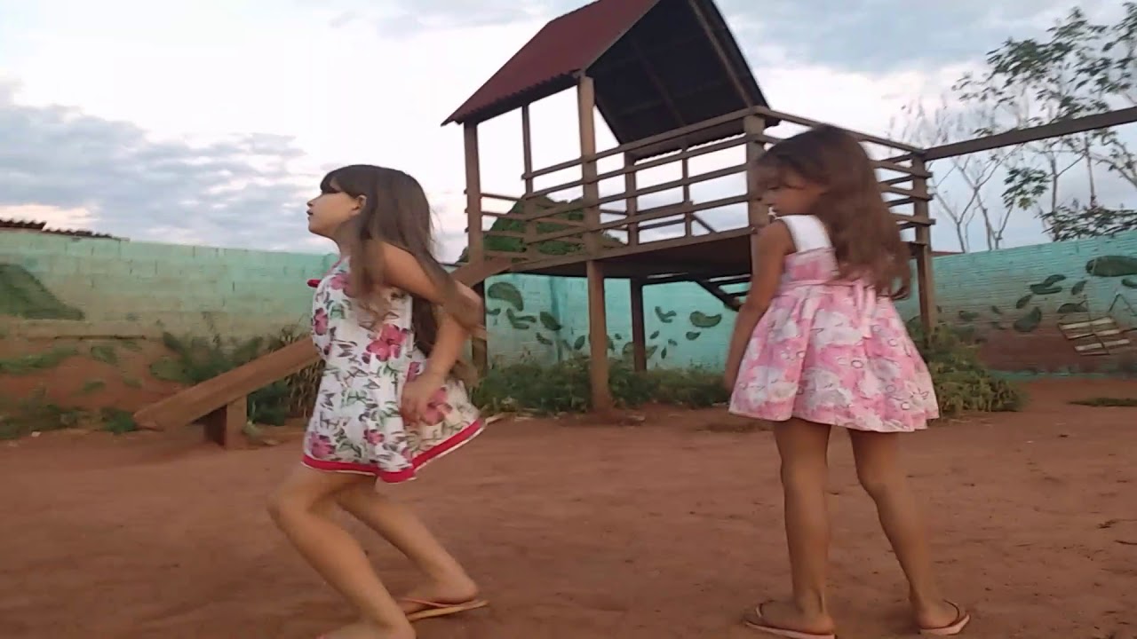 As menina dançando - YouTube