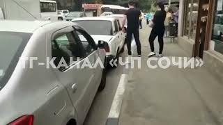 Водитель "Мерседеса" устроил массовую аварию на трассе Джубга-Сочи 18.04.22