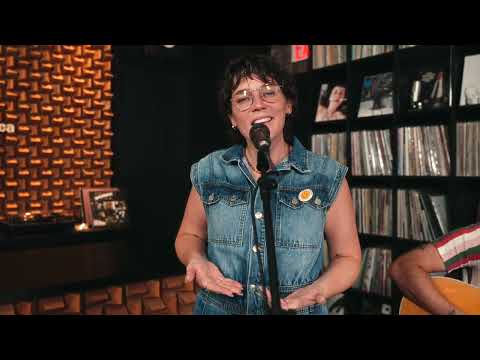 Sammy Rae and the Friends perform “Jackie Onassis” at Technica House NYC | Sounds Good
