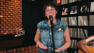 Sammy Rae and the Friends perform “Jackie Onassis” at Technica House NYC | Sounds Good