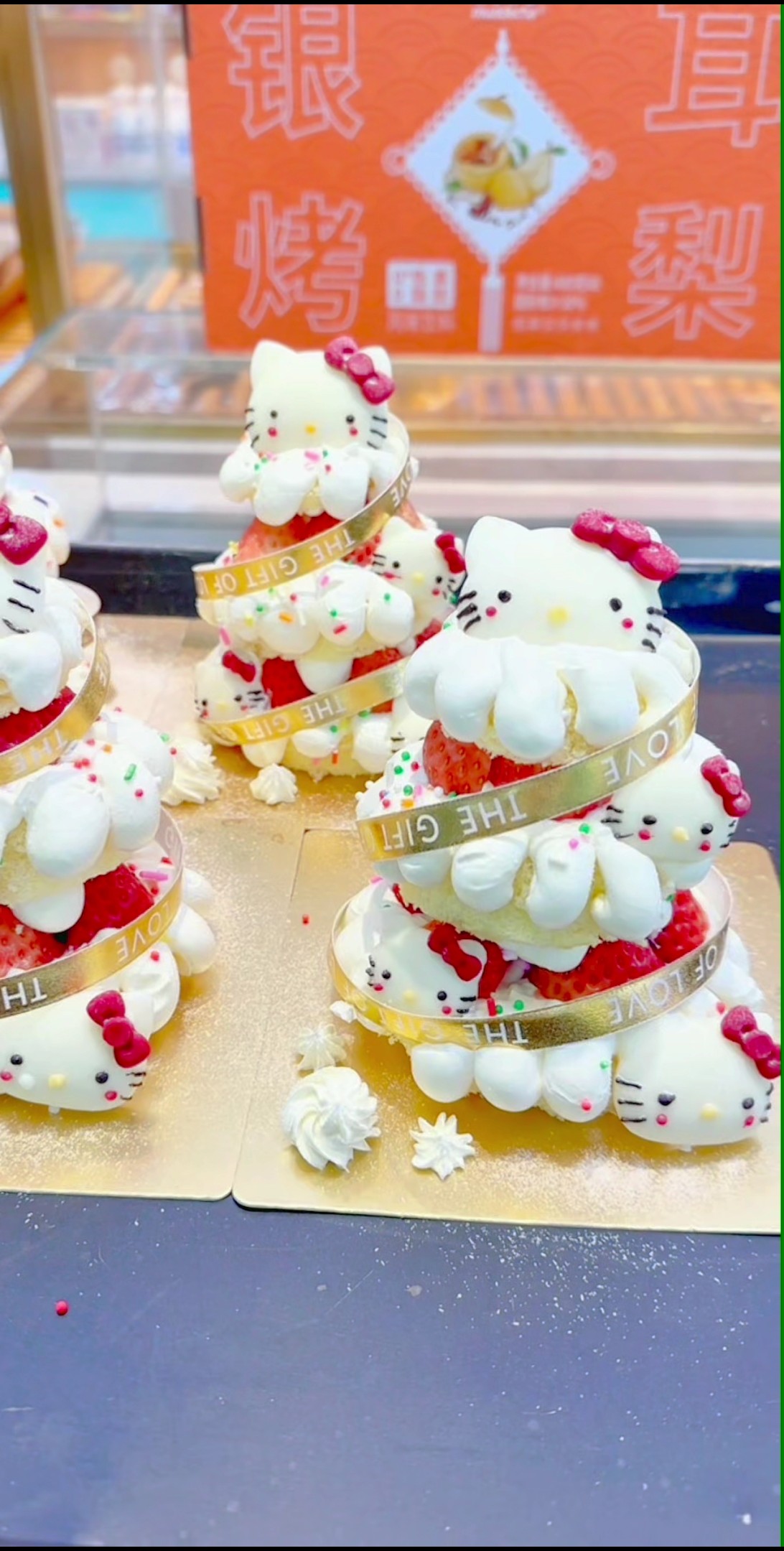 The process of making Christmas cakes. The full sense of Christmas ritual! Cakes with a full