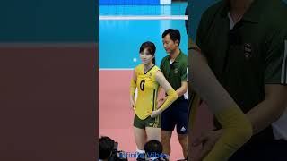 💪🌊 강한 서브, 흔들리지 않는 자신감 – 그녀가 만든 전설 ⚡ #배구 #volleyball #댄스 #여자모델 #워밍 #sport #tallwoman #tallgirlfriend