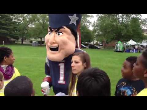 Macdonough School tailgate breakfast w\ New England Patriots mascot - healthy food & exercise to sta