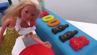 Video con i giocattoli. Giochi per bambini con le bambole. Barbie episodi completi