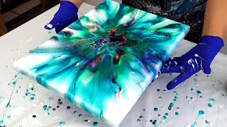 картинка: Я НАКОНЕЦ-ТО ЭТО СДЕЛАЛА! 😱 Мой первый настоящий акриловый цветок, созданный методом заливки, уда...