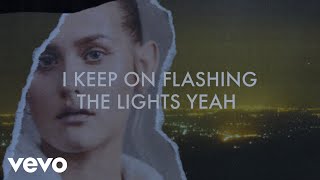 Lilly Ahlberg - Flashing The Lights (Lyric Video)