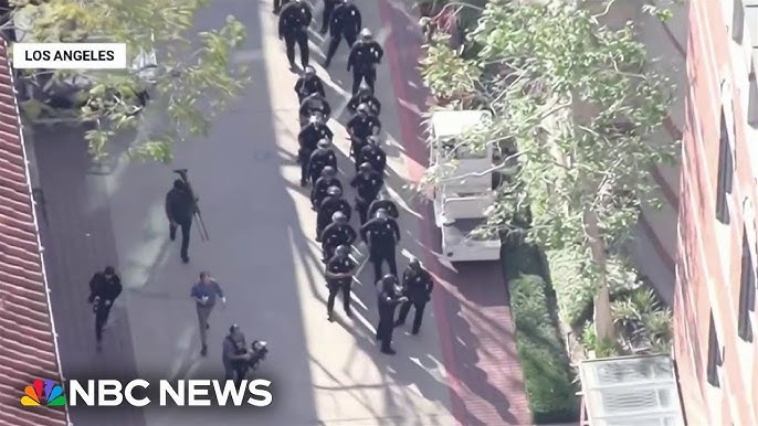 Lapd Marches Towards Usc Protesters