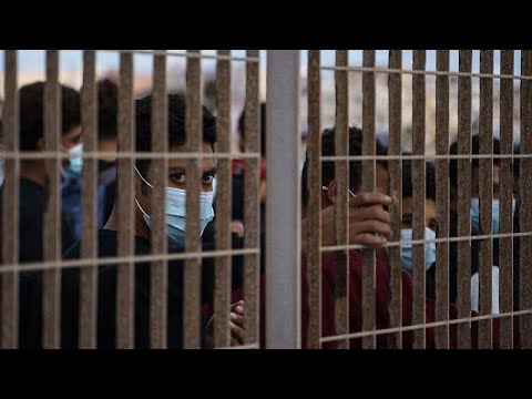 شاهد: إيطاليا تفتتح أول مركز لاحتجاز اللاجئين تمهيدا لإبعادهم
