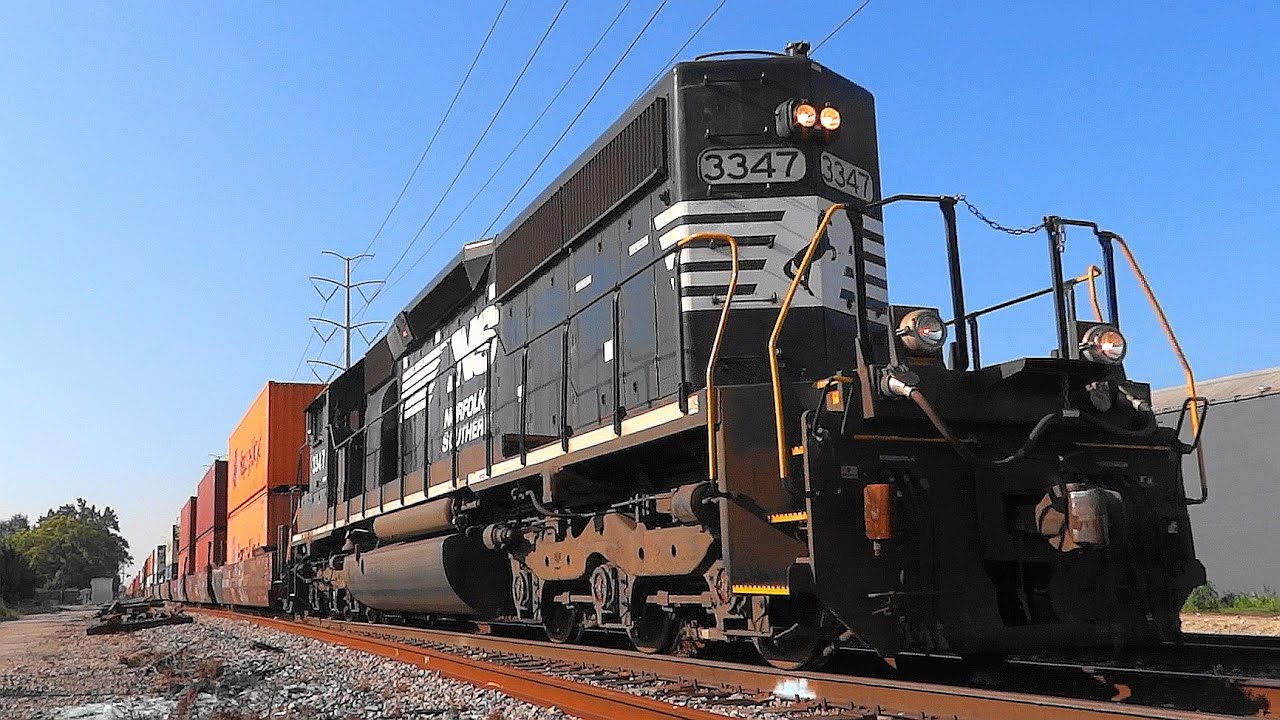 🔊 Nice Leslie RS3L Horn on an Ex Conrail EMD SD40-2 - YouTube