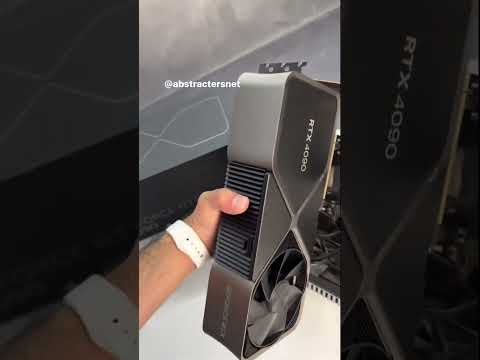 Когда год копил деньги, купил RTX 4090, а она не помещается в корпус.