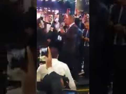 حصري عمرو دياب يغني يوم تلات لايف لاول مره من احد الافراح 