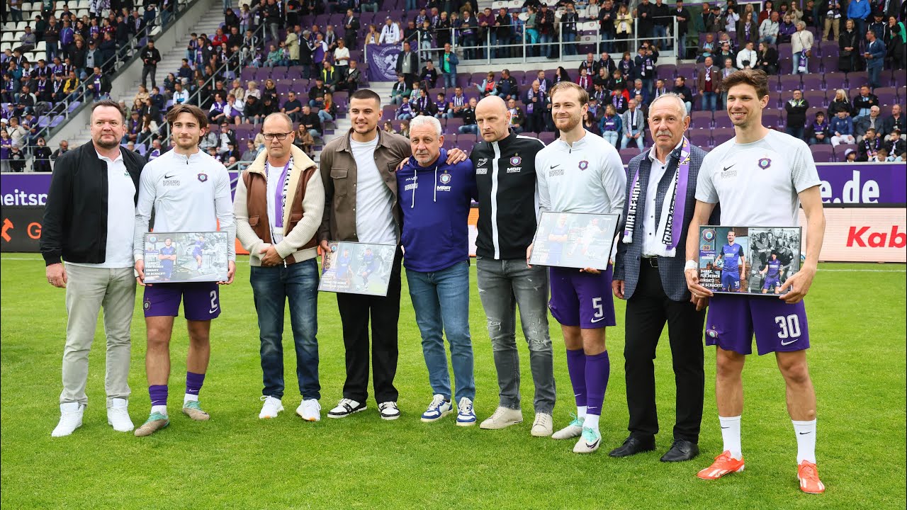 FC Erzgebirge Aue: Hunderte Fans marschieren durch Aue